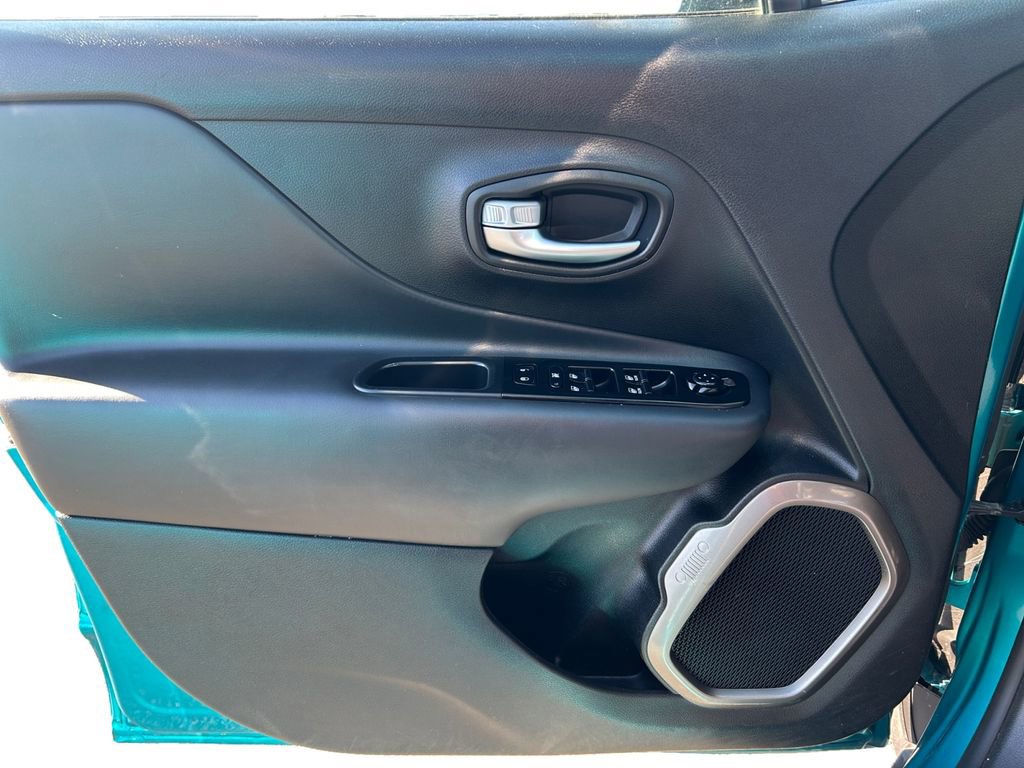 Used 2022 Jeep Renegade Latitude image 17