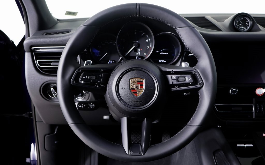 Used 2025 Porsche Macan image 10