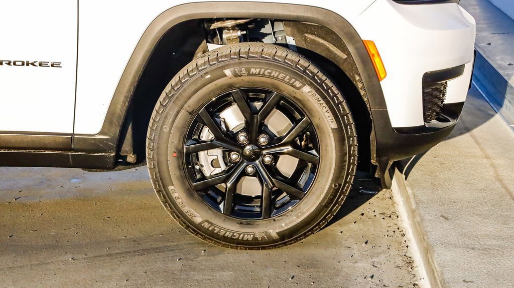 New 2025 Jeep Grand Cherokee L Altitude image 11