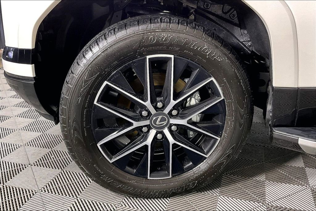 Used 2025 Lexus GX 550 w/ Accessory Package (2T) image 10