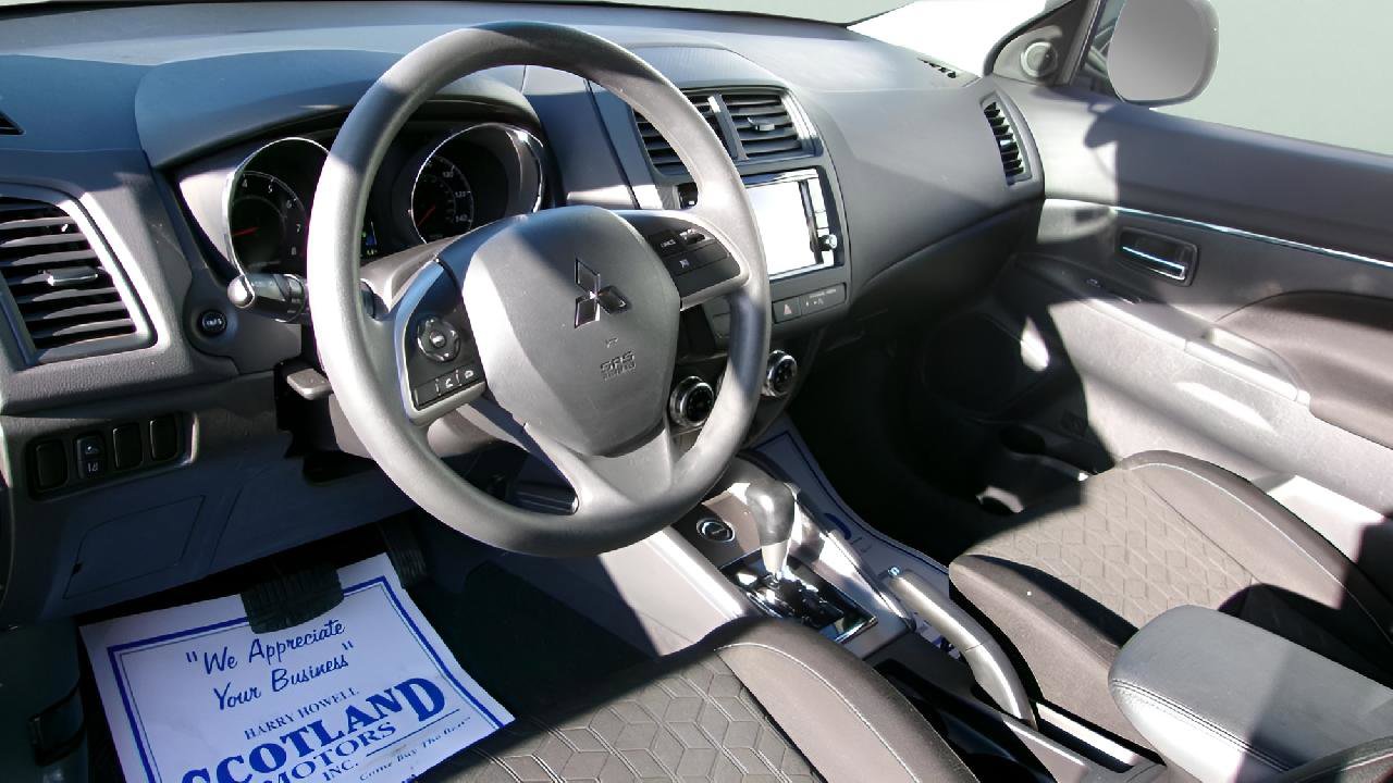 Used 2025 Mitsubishi Outlander Sport ES image 12