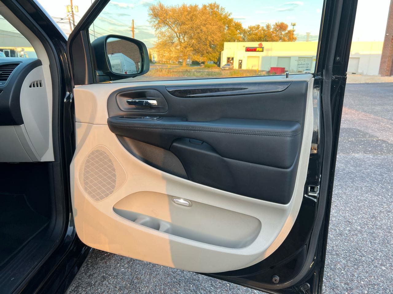 Used 2017 Dodge Grand Caravan SE w/ Power Window Group FWD image 17