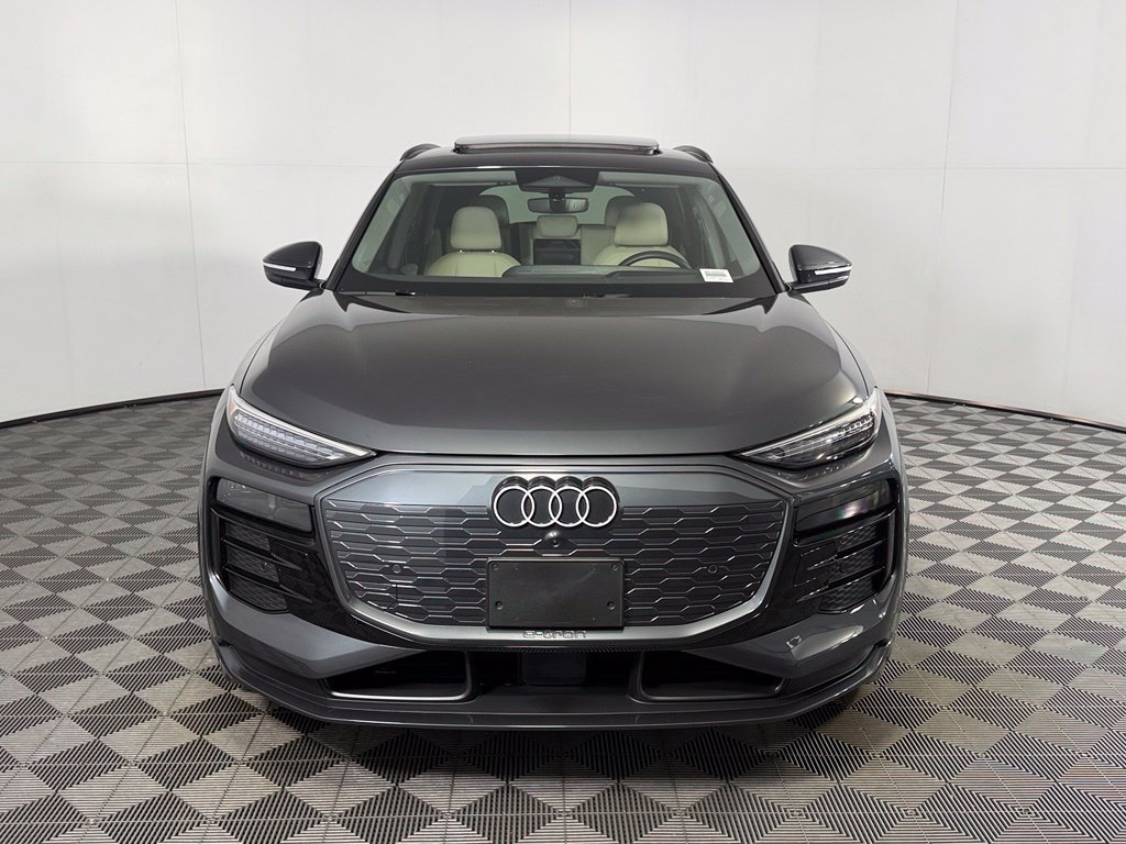 Used 2025 Audi Q6 e-tron Prestige w/ 20" Wheel Package AWD/4WD image 3