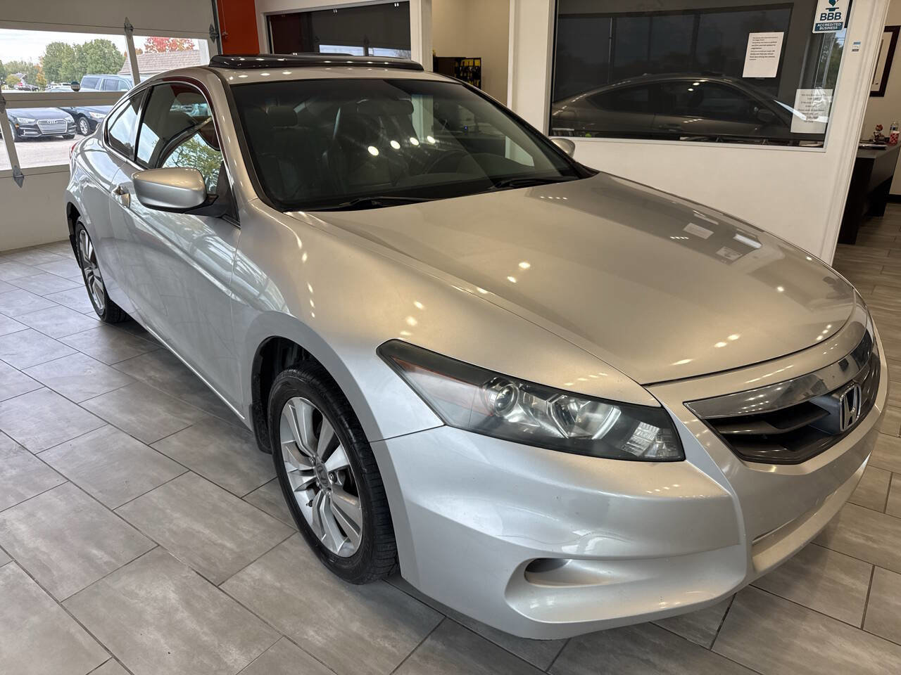 Used 2011 Honda Accord EX-L image 2