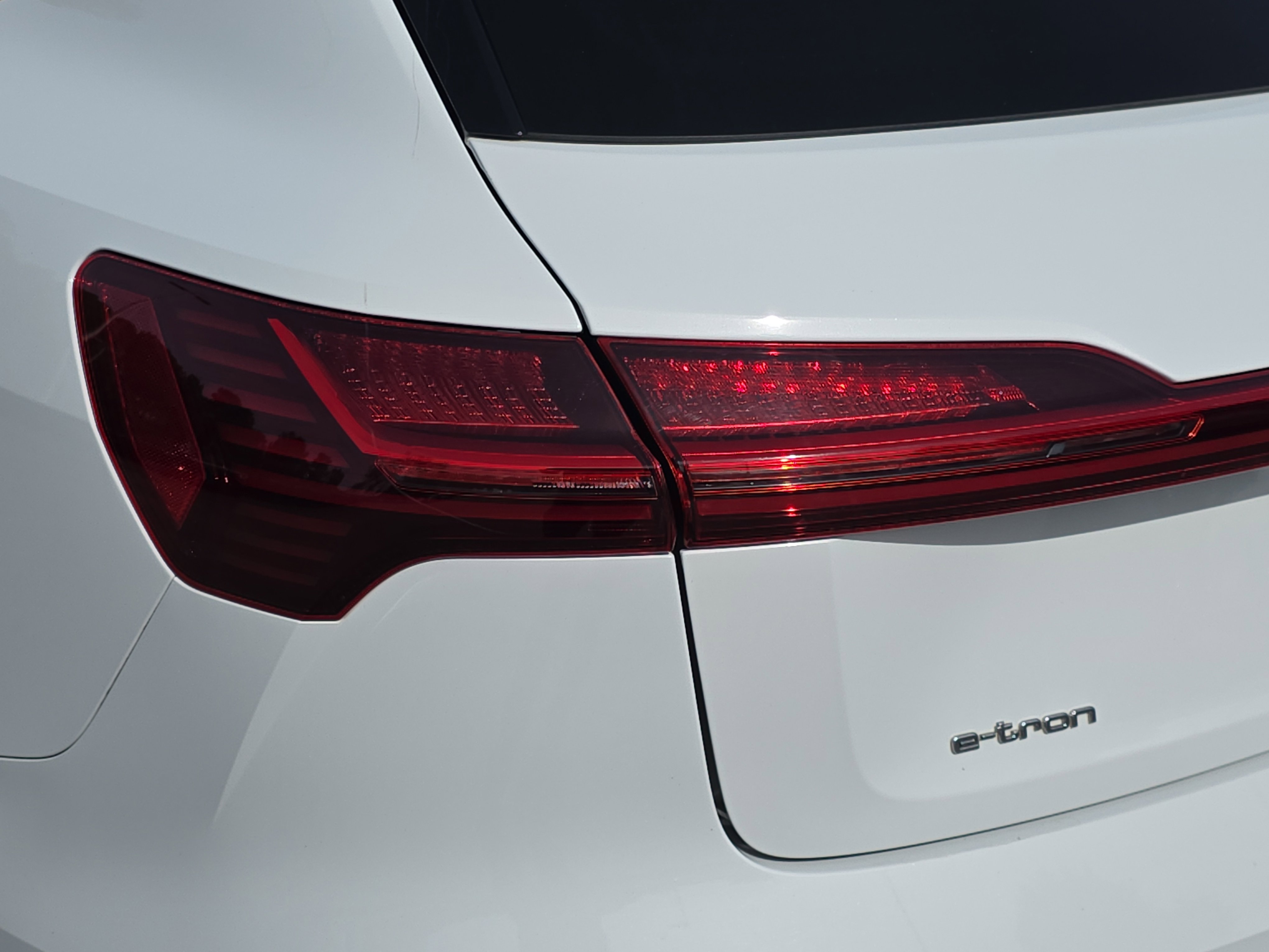 Used 2019 Audi e-tron Premium Plus AWD/4WD image 35