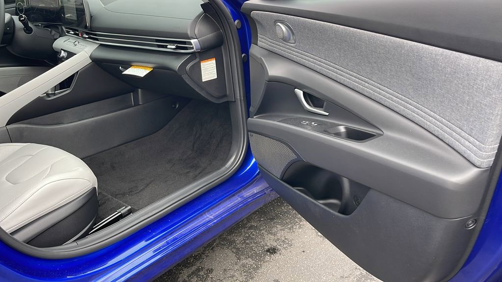 New 2025 Hyundai Elantra Limited image 34