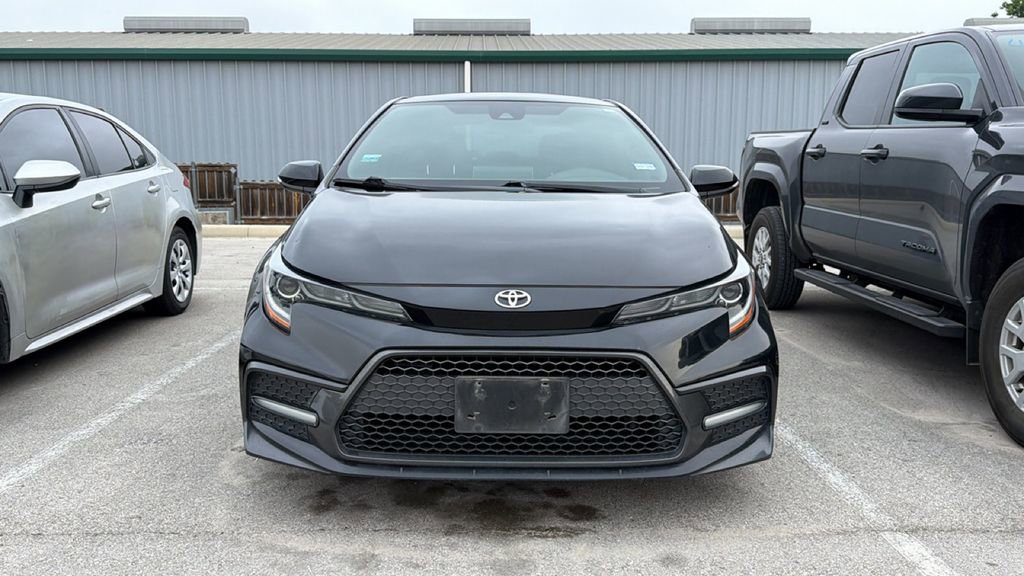 Used 2021 Toyota Corolla SE FWD image 2