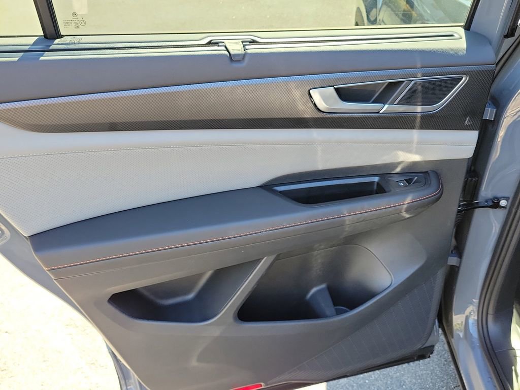 Certified 2025 Volkswagen Atlas Peak Edition SE AWD/4WD image 11