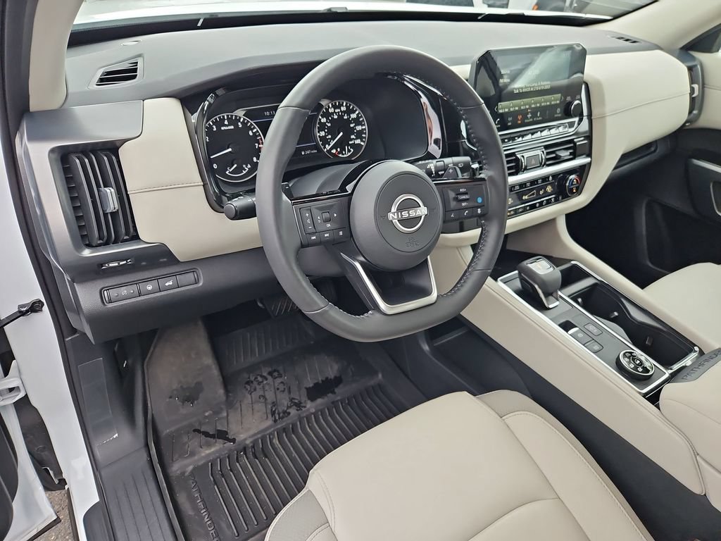 Used 2025 Nissan Pathfinder SL w/ Cargo Package AWD/4WD image 13