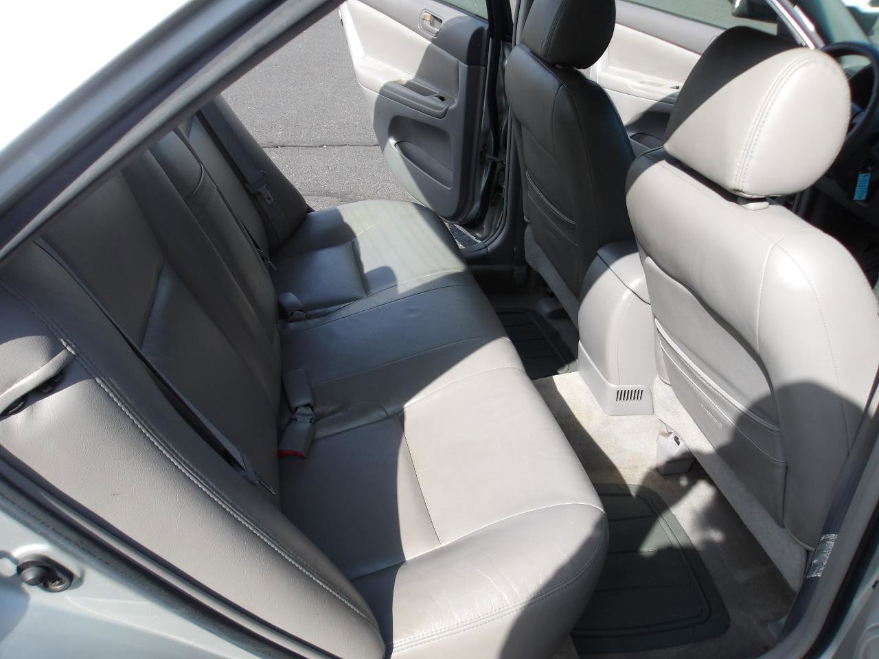 Used 2004 Toyota Camry XLE FWD image 11