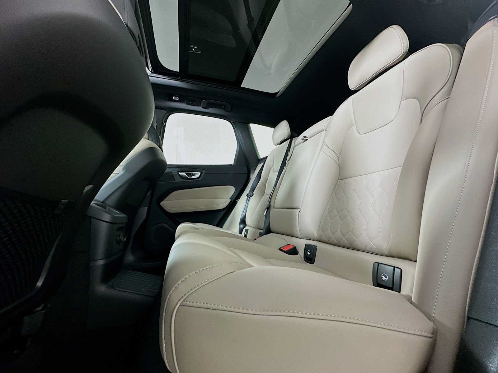 New 2026 Volvo XC60 T8 Plus w/ Protection Package Premier AWD/4WD image 22