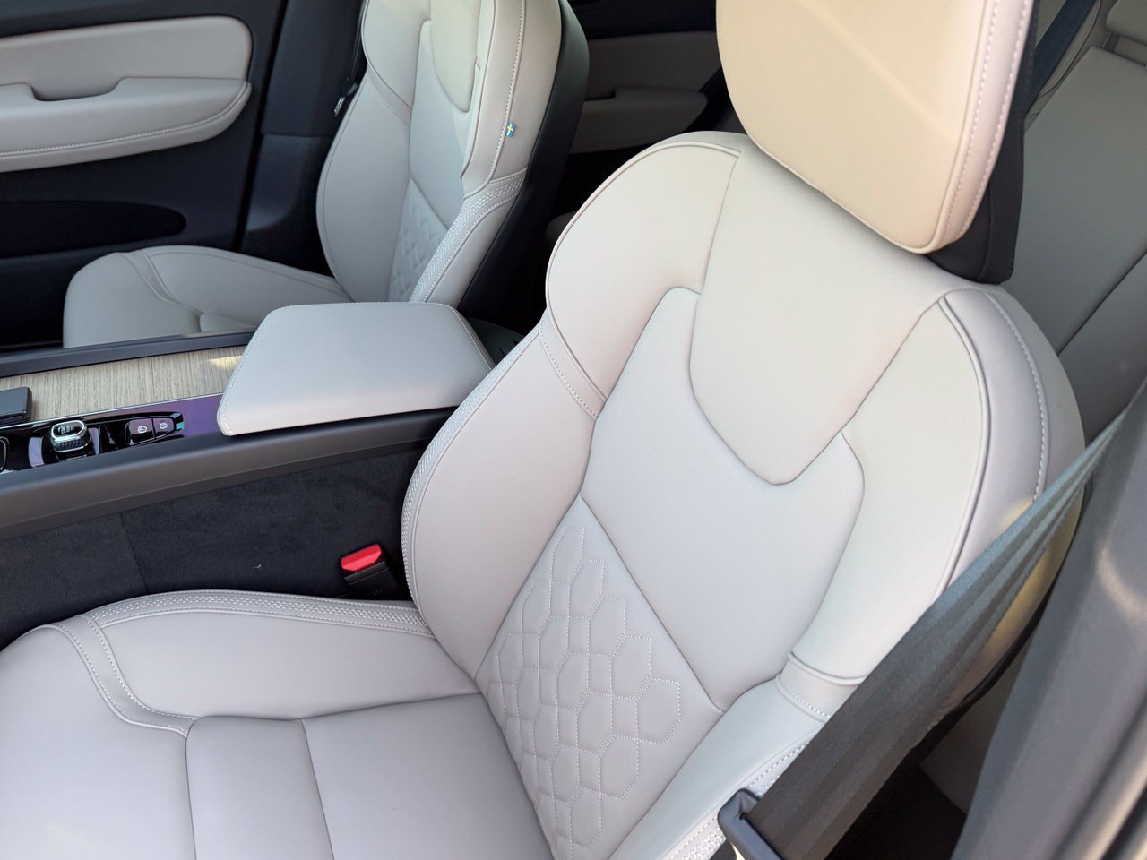 New 2027 Volvo XC60 B5 Core AWD/4WD image 14