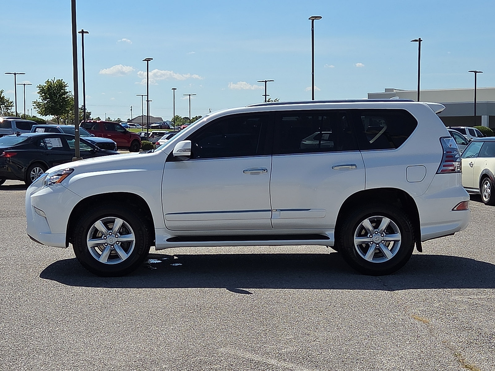 Used 2018 Lexus GX 460 w/ Navigation Package AWD/4WD image 3