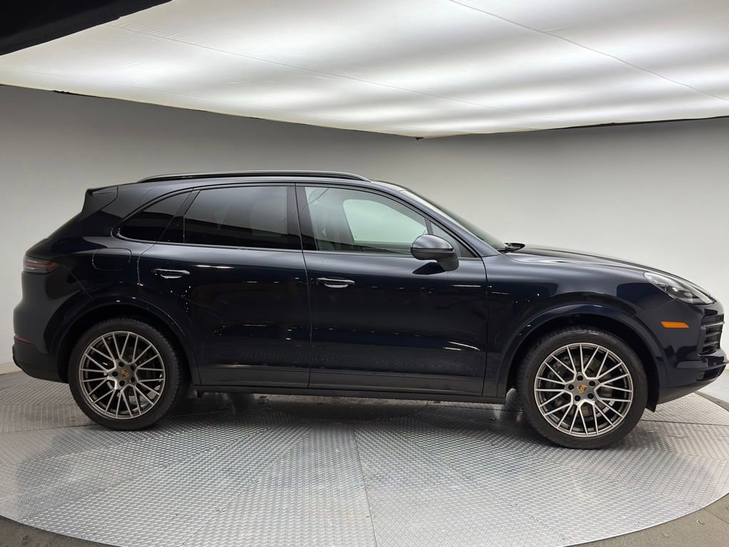 Used 2023 Porsche Cayenne Platinum Edition image 4