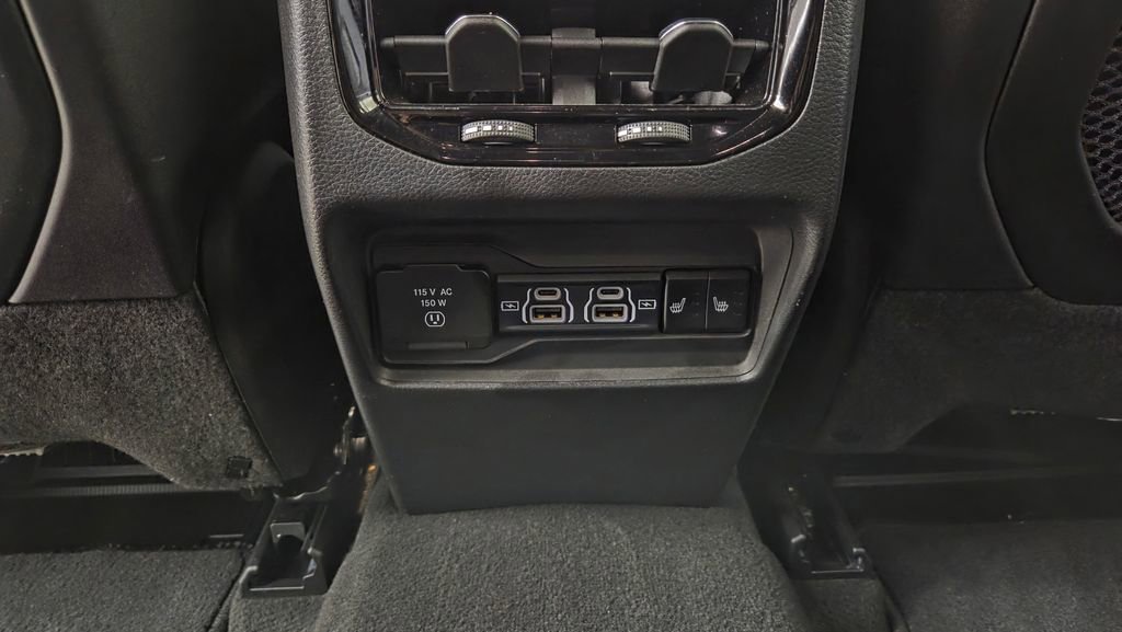 Used 2024 Jeep Grand Cherokee Limited w/ Black Appearance Package AWD/4WD image 34