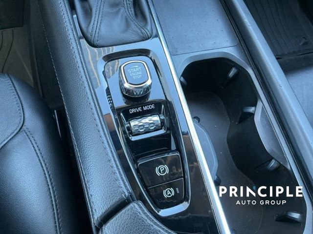 Certified 2021 Volvo XC90 T5 Momentum w/ Protection Package Premier image 15