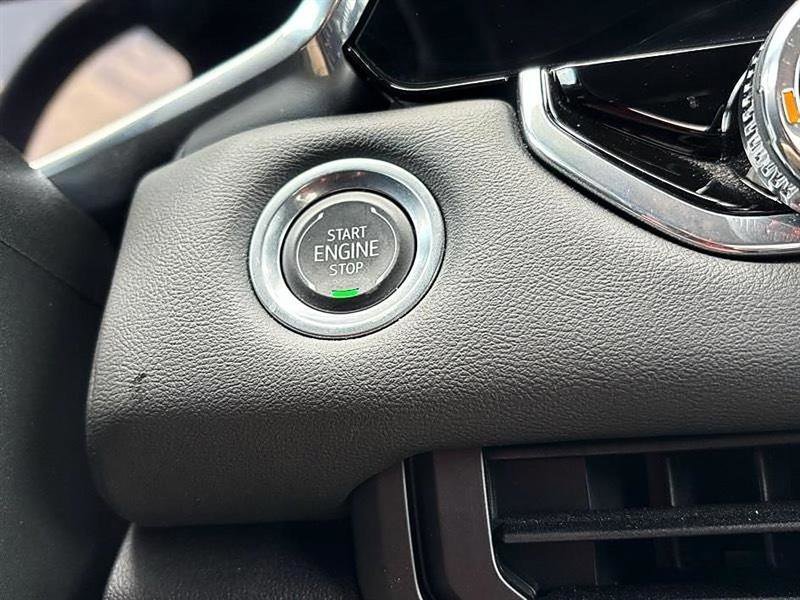 Used 2024 GMC Canyon Elevation image 23