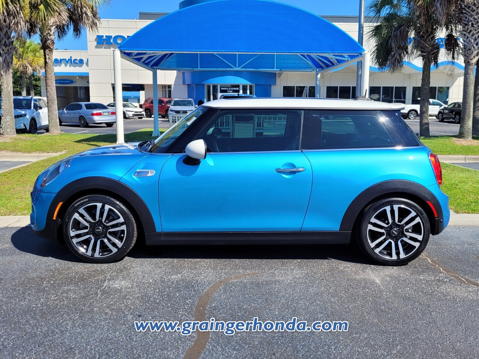 Used 2019 MINI Cooper S w/ Signature Upholstery Package image 2