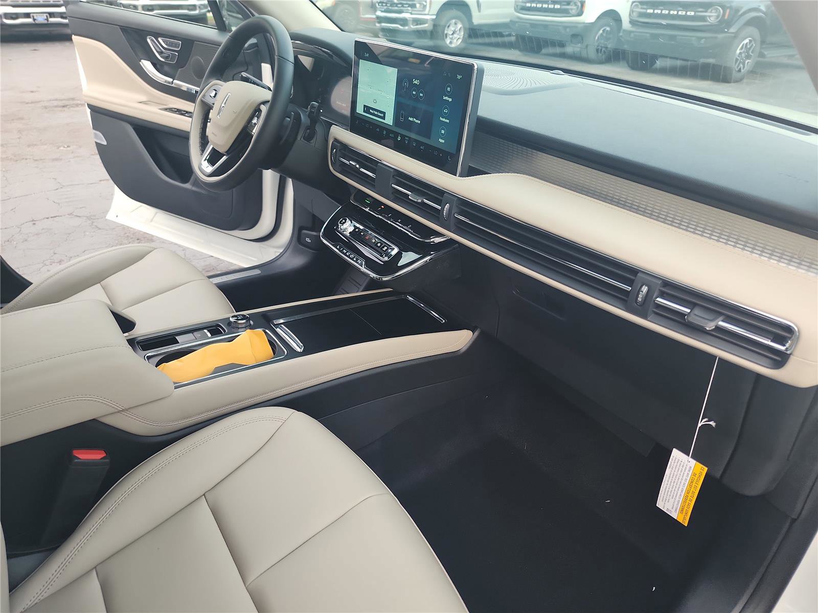 New 2026 Lincoln Corsair Premiere image 24