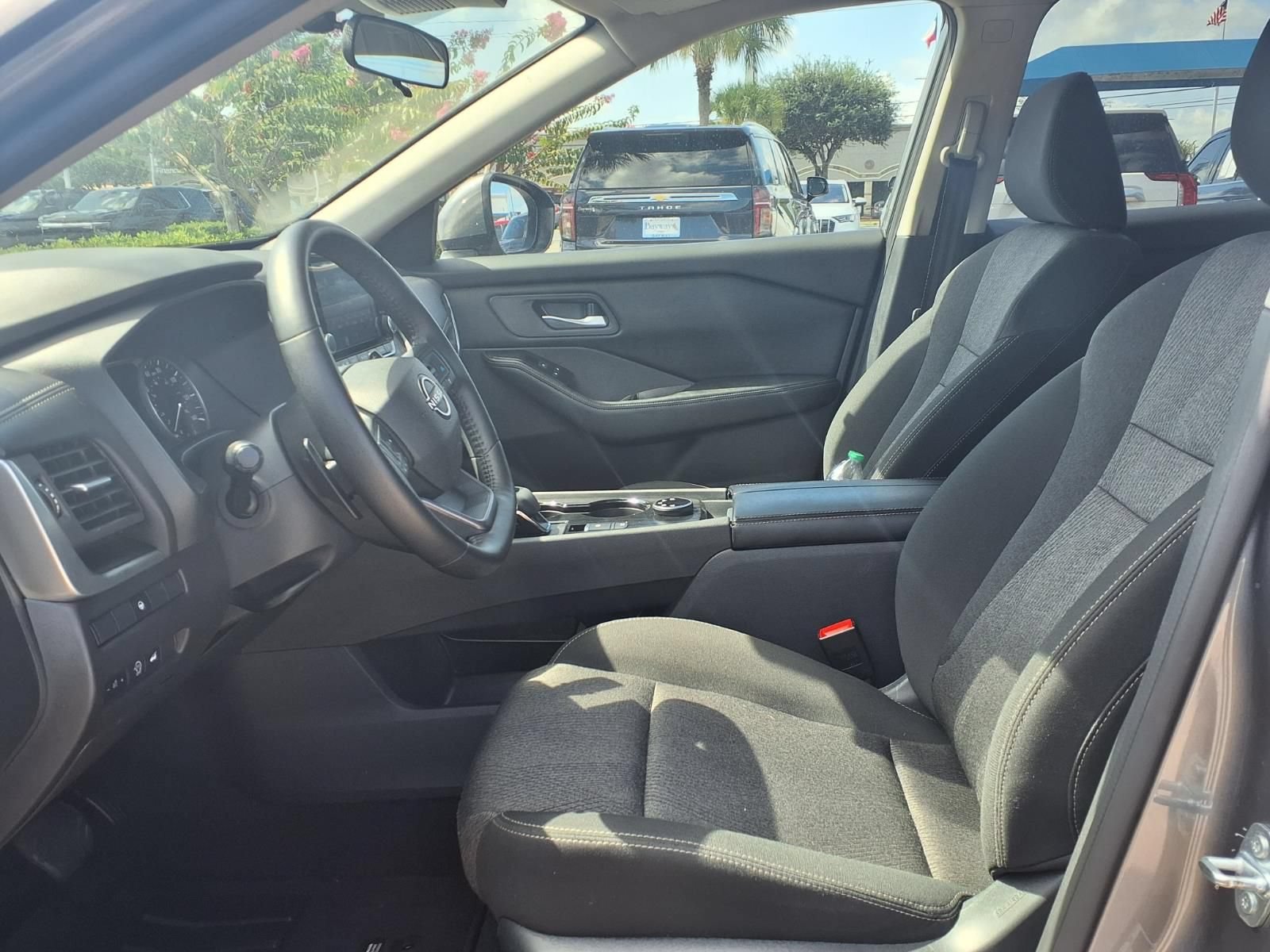 Used 2025 Nissan Rogue SV AWD/4WD image 18