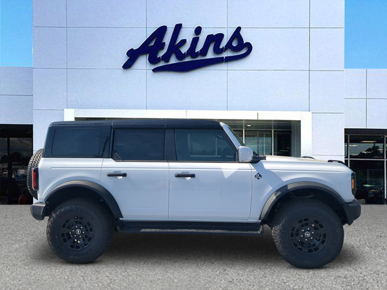 New 2026 Ford Bronco Outer Banks w/ Sasquatch Package