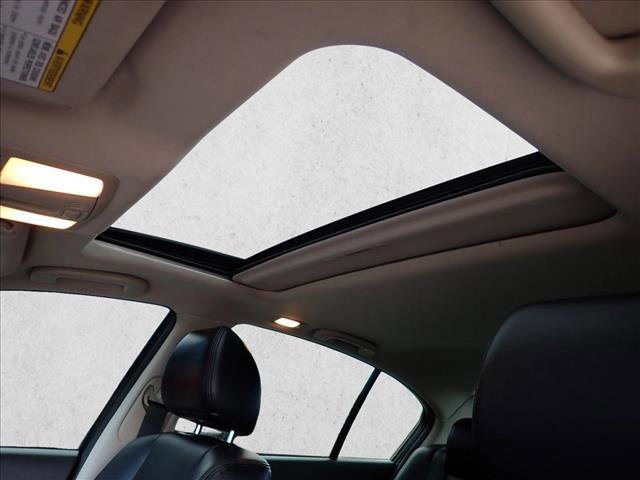 Used 2015 INFINITI Q40 AWD w/ Moonroof Package image 12