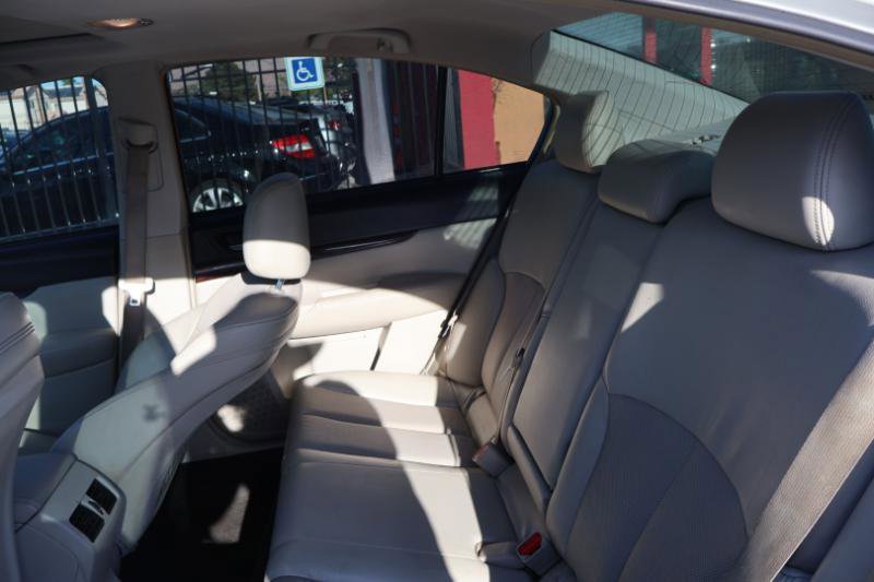 Used 2014 Subaru Legacy 2.5i Limited w/ Moonroof Package AWD/4WD image 32