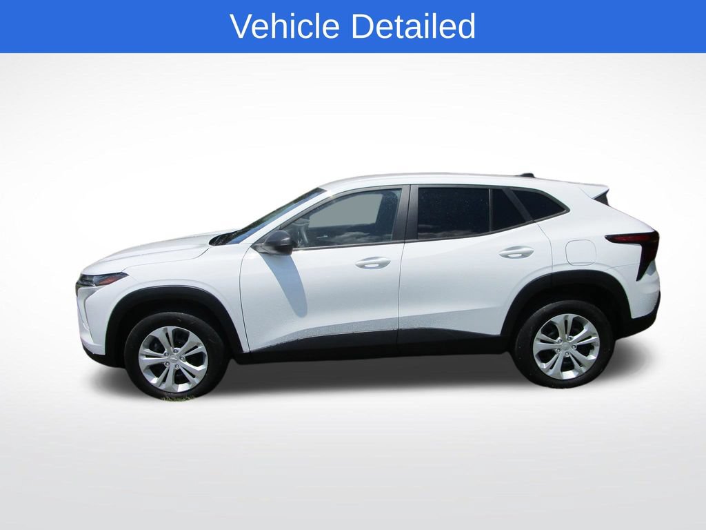 Used 2025 Chevrolet Trax LS FWD image 3