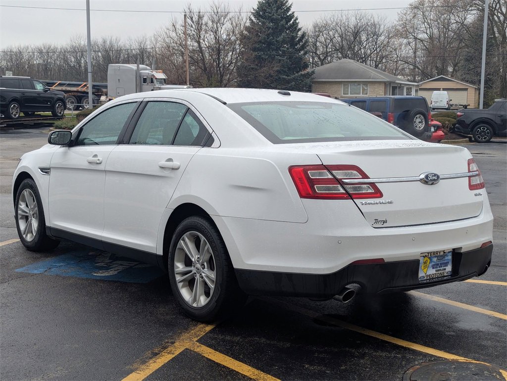Used 2018 Ford Taurus SEL image 5
