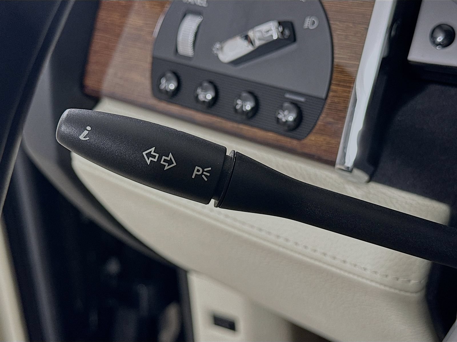 Used 2010 Rolls-Royce Ghost RWD image 21
