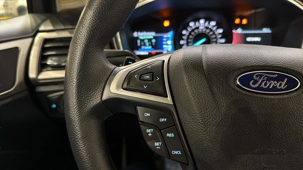 Used 2017 Ford Fusion SE w/ Fusion SE Technology Package image 27