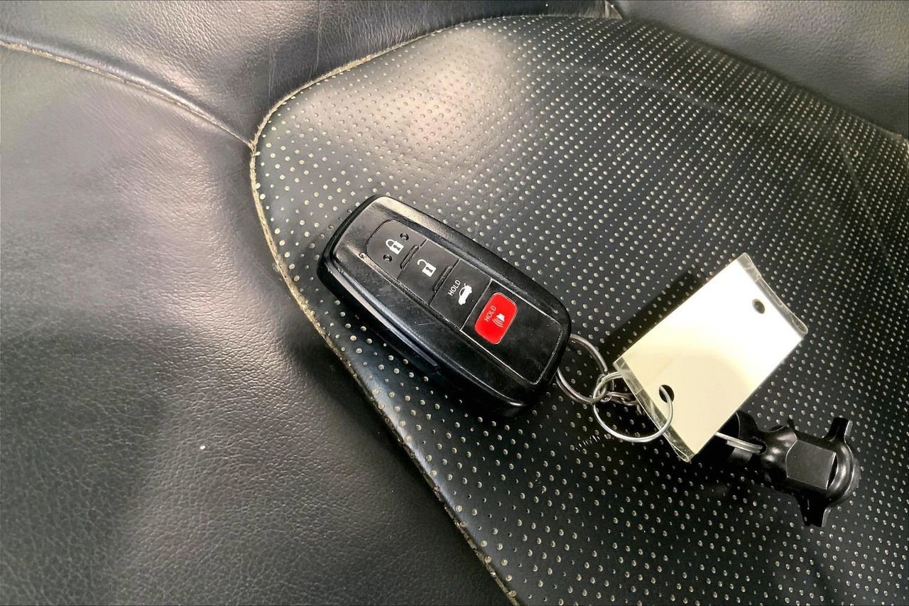 Used 2020 Toyota Camry XSE image 19