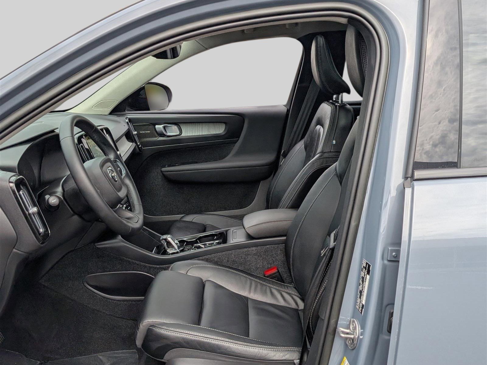 Used 2023 Volvo XC40 B5 Ultimate image 18