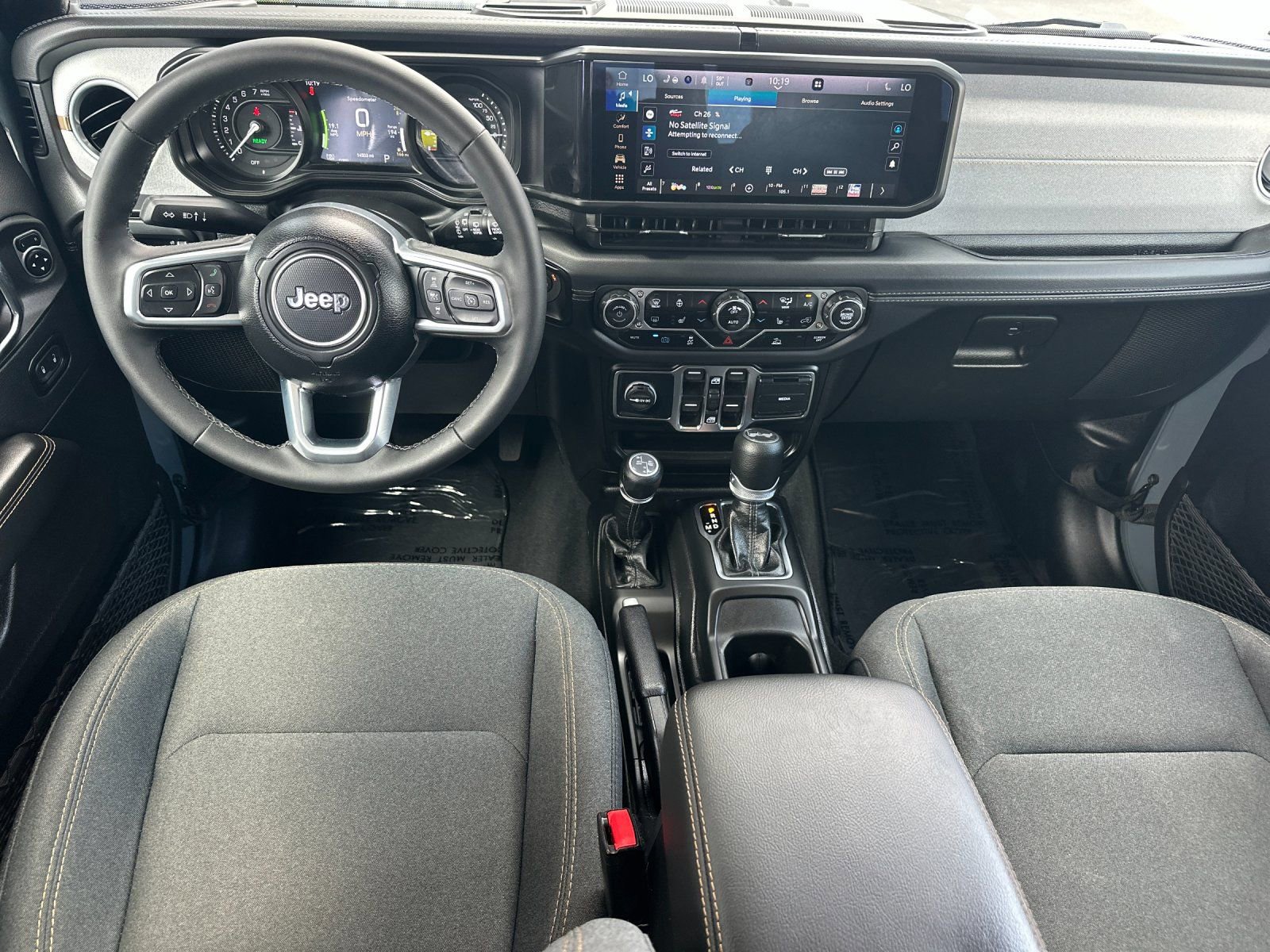 Used 2025 Jeep Wrangler Unlimited Sahara AWD/4WD image 12