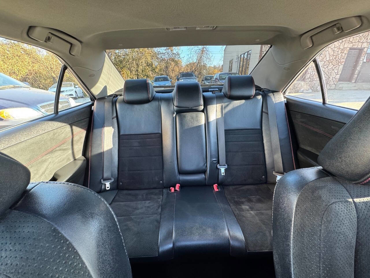 Used 2015 Toyota Camry XSE image 25