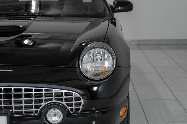 Used 2002 Ford Thunderbird image 37