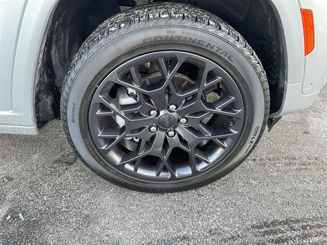 Used 2025 Jeep Grand Cherokee Summit w/ Obsidian Package image 28