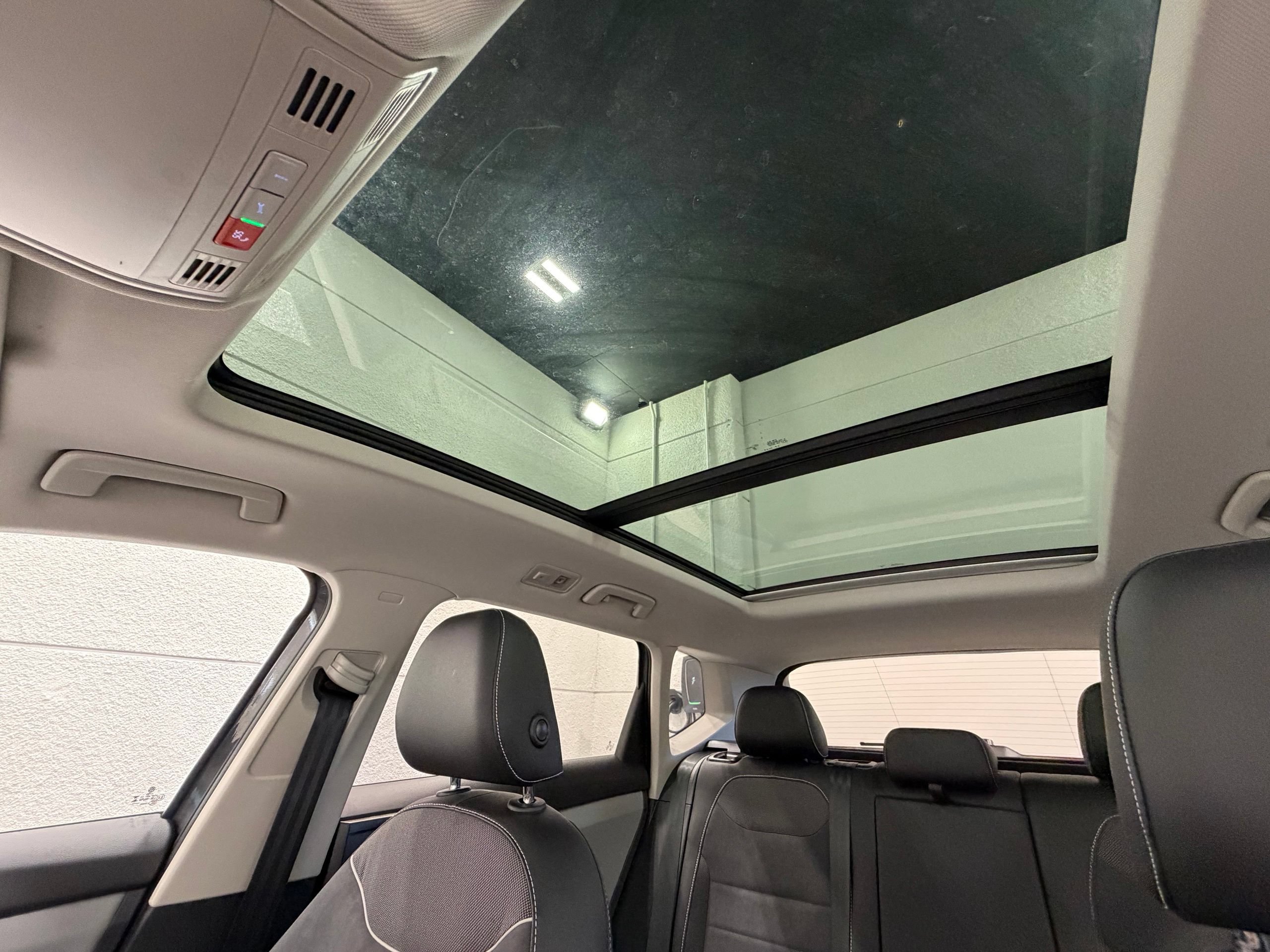Used 2023 Volkswagen Taos SE w/ Panoramic Sunroof Package FWD image 38