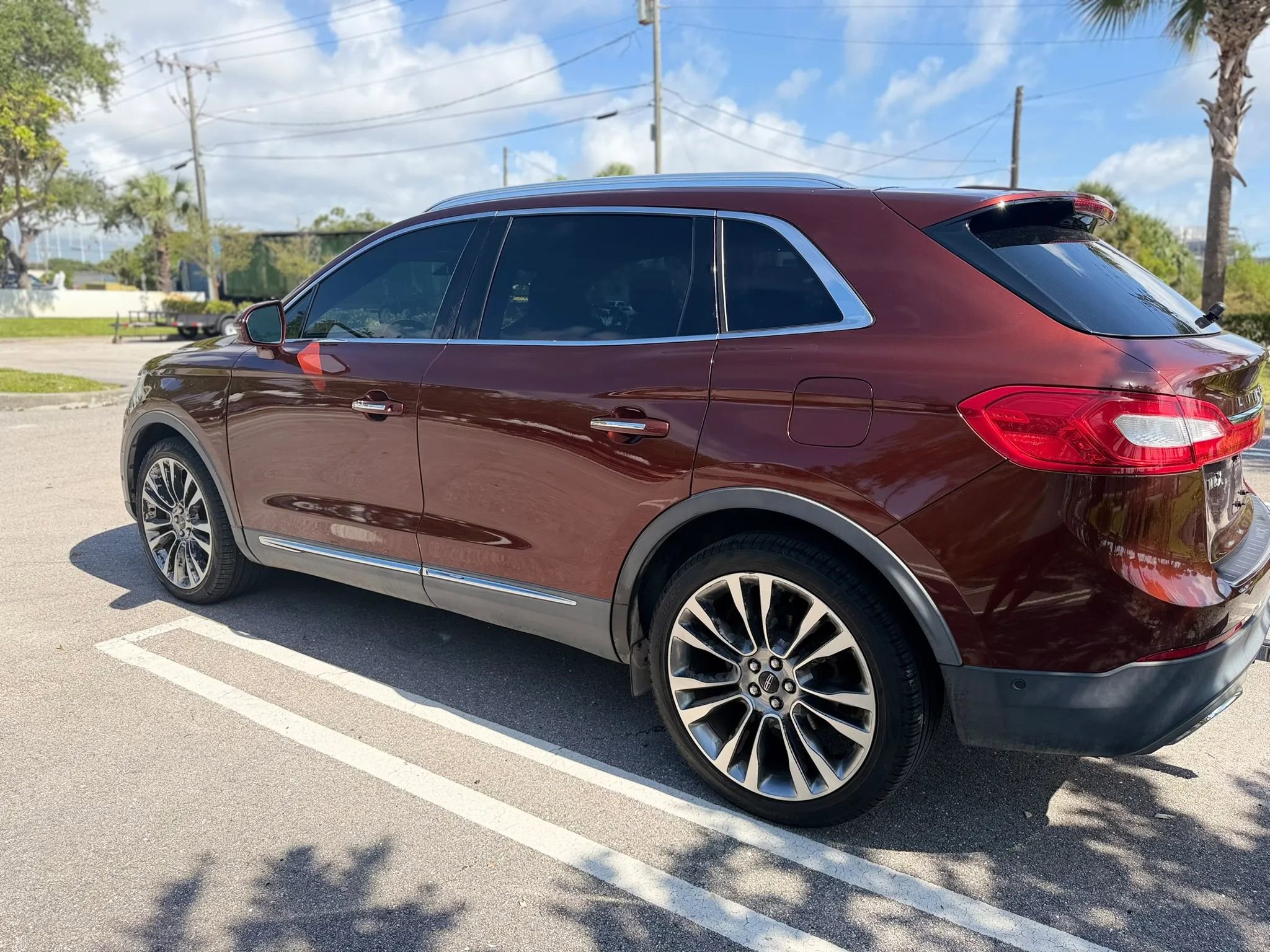 Used 2016 Lincoln MKX Reserve w/ Luxury Package AWD/4WD image 4