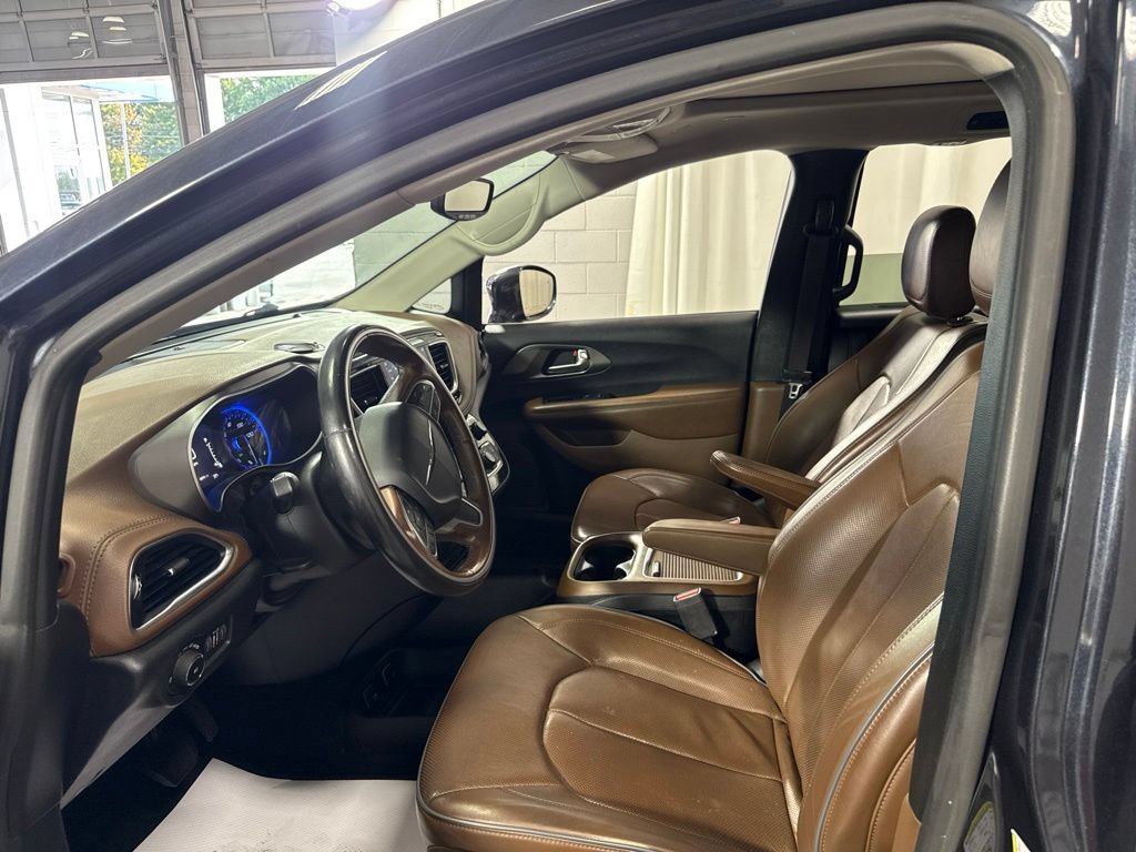 Used 2019 Chrysler Pacifica Limited w/ Advanced Safetytec Group FWD image 15