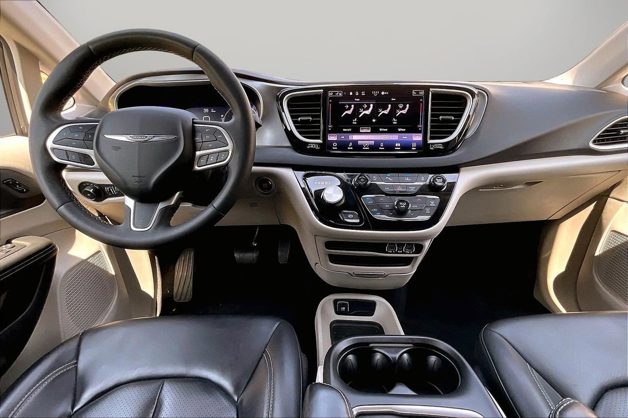 Certified 2023 Chrysler Pacifica Touring-L FWD image 15