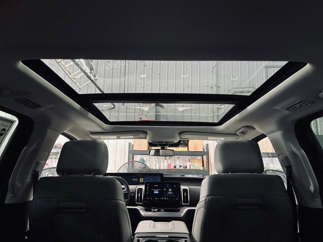 Used 2025 Ford Expedition Active image 27