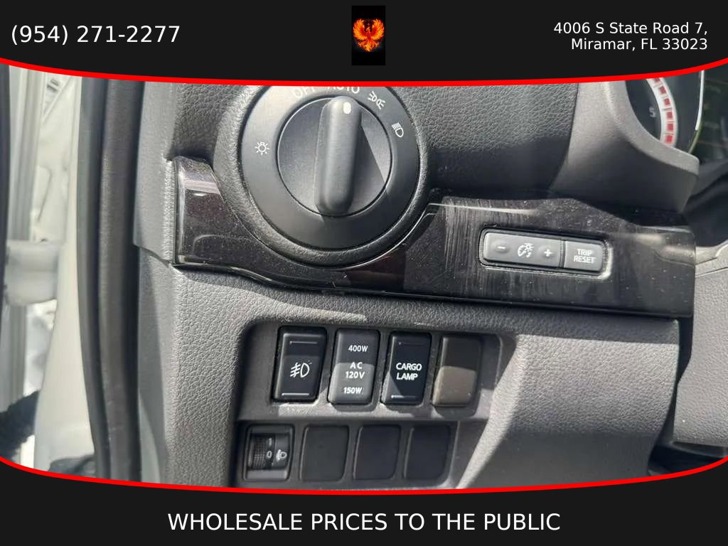 Used 2019 Nissan Titan SV w/ SV Convenience Package AWD/4WD image 15