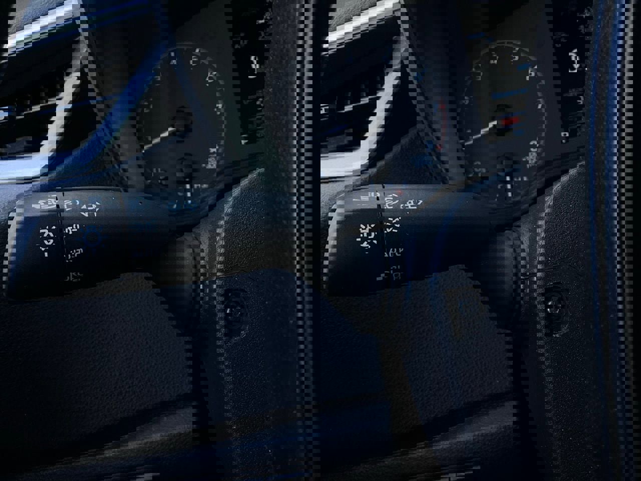 Used 2025 Toyota Corolla LE image 31