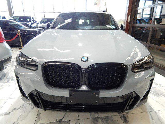 Used 2025 BMW X4 xDrive30i w/ Premium Package image 2