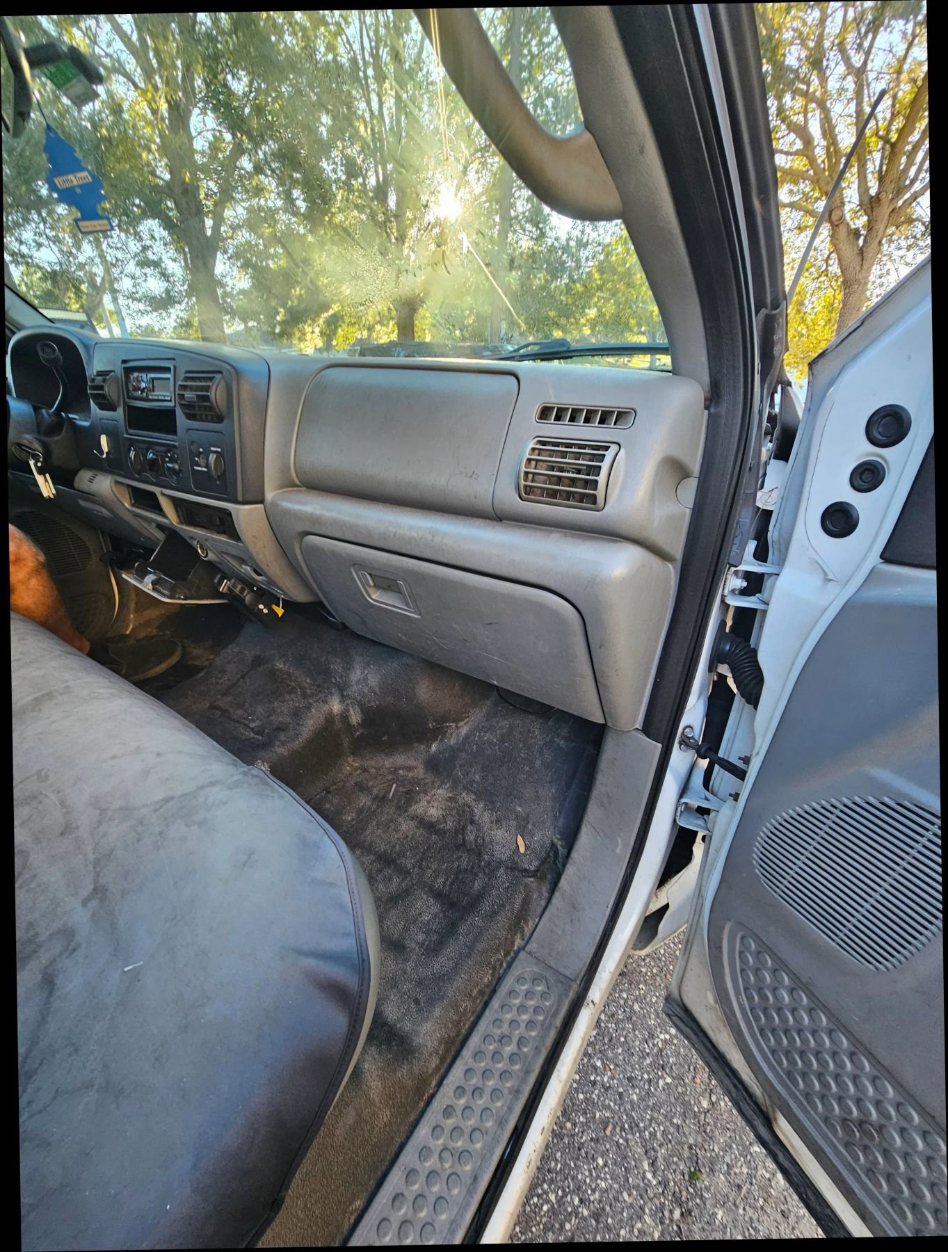 Used 2005 Ford F250 XL image 12
