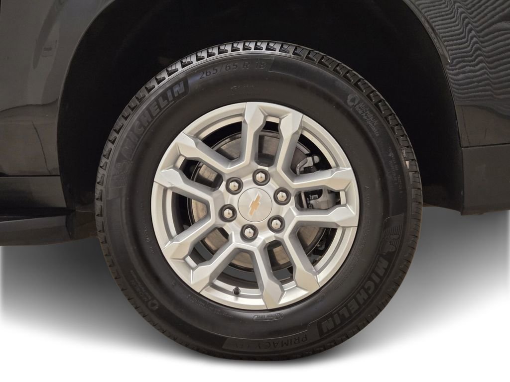 Used 2025 Chevrolet Suburban LT AWD/4WD image 15