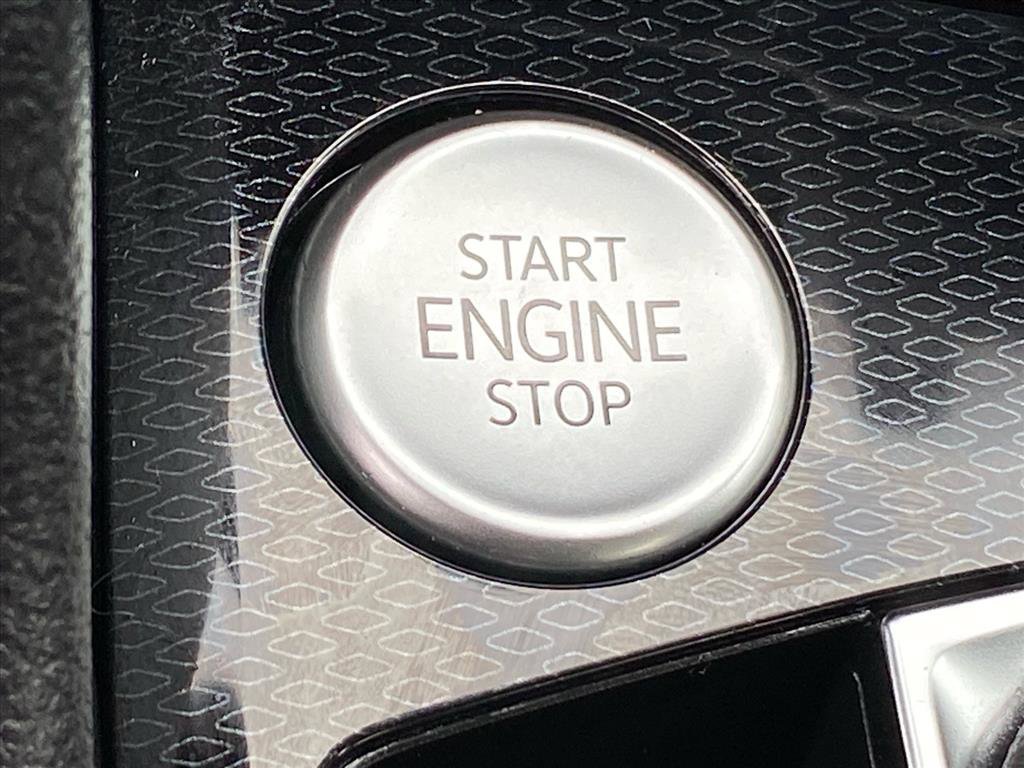 Used 2025 Volkswagen Taos SE image 19