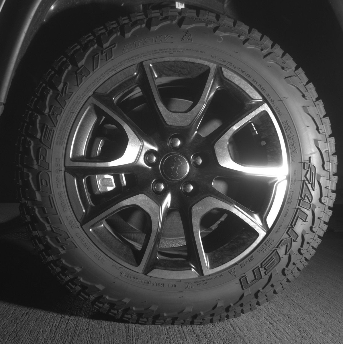 Used 2025 Jeep Compass Trailhawk image 12