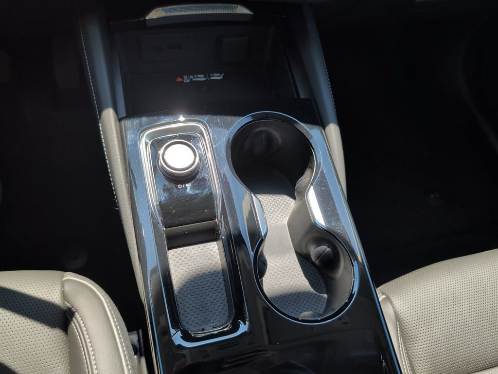 Used 2024 Buick Envision Avenir AWD/4WD image 25